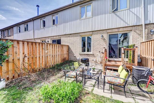 21 - 302 College Ave W, Townhouse with 3 bedrooms, 3 bathrooms and 2 parking in Guelph ON | Image 28