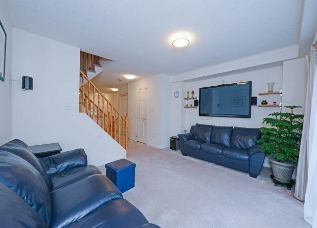 3293 Redpath Circ, House attached with 3 bedrooms, 3 bathrooms and 1 parking in Mississauga ON | Image 14