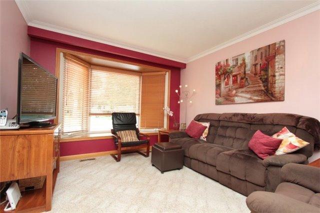 3125 Ballydown Cres, House detached with 3 bedrooms, 2 bathrooms and 3 parking in Mississauga ON | Image 2