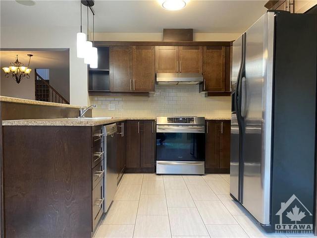 206 Aquilo Crescent, Townhouse with 3 bedrooms, 3 bathrooms and 2 parking in Ottawa ON | Image 9