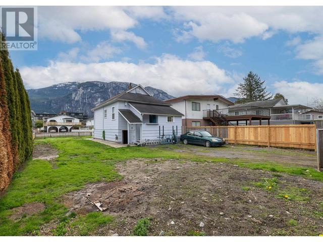38023 Fifth Avenue, House detached with 4 bedrooms, 1 bathrooms and 2 parking in Squamish BC | Image 5