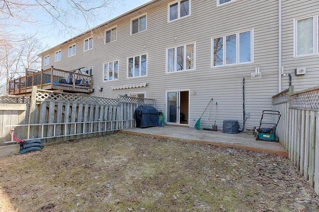 15 Vermont Meadows, Townhouse with 3 bedrooms, 2 bathrooms and 3 parking in Petawawa ON | Image 4