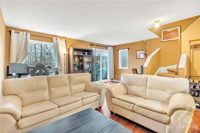 2070 Avenue P Avenue, Townhouse with 3 bedrooms, 2 bathrooms and 3 parking in Ottawa ON | Image 11