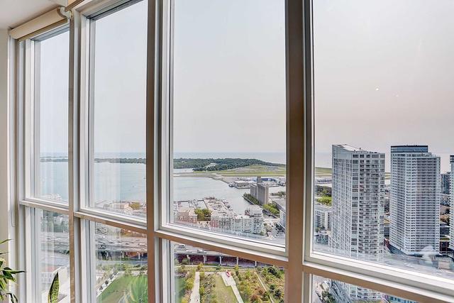 4709 - 21 Iceboat Terr, Condo with 2 bedrooms, 2 bathrooms and 1 parking in Toronto ON | Image 4