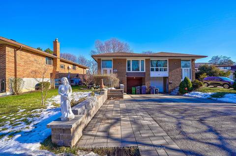 63 Picola Crt, House semidetached with 3 bedrooms, 2 bathrooms and 3 parking in Toronto ON | Card Image