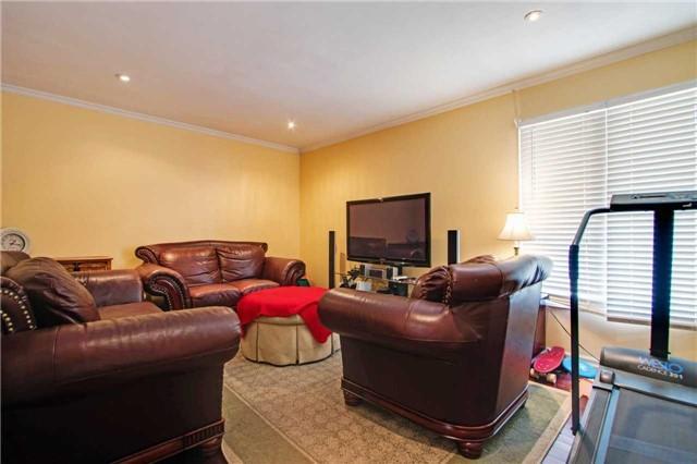 68 Large Cres, House detached with 3 bedrooms, 3 bathrooms and 2 parking in Ajax ON | Image 5