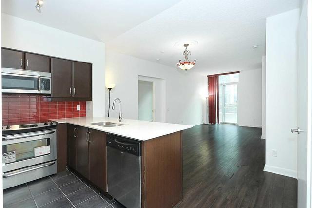104 - 525 Wilson Ave, Condo with 2 bedrooms, 2 bathrooms and 1 parking in Toronto ON | Image 6