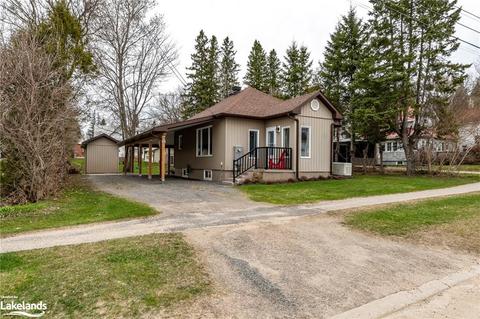 131 Huston Street, House detached with 2 bedrooms, 1 bathrooms and 4 parking in Burk's Falls ON | Card Image