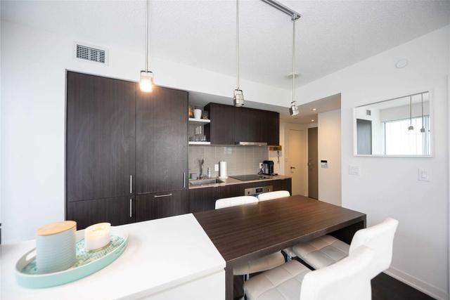 1202 - 100 Harbour St, Condo with 2 bedrooms, 2 bathrooms and 0 parking in Toronto ON | Image 23