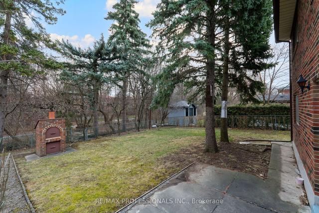 7 Ivybridge Dr, House detached with 3 bedrooms, 2 bathrooms and 6 parking in Toronto ON | Image 32