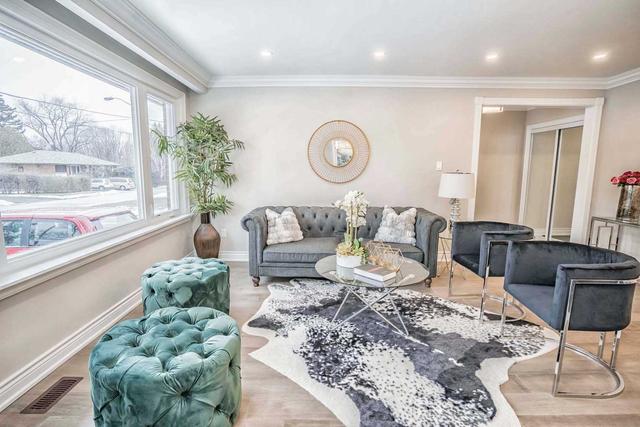 24 Harnish Cres, House detached with 3 bedrooms, 3 bathrooms and 5 parking in Toronto ON | Image 4