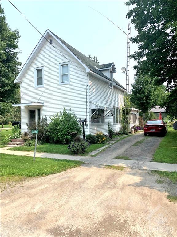 4824 Mohrs Road, House detached with 3 bedrooms, 2 bathrooms and 10 parking in Ottawa ON | Image 1