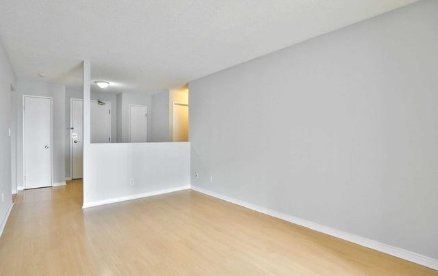 1014 - 155 Hillcrest Ave, Condo with 2 bedrooms, 1 bathrooms and 1 parking in Mississauga ON | Image 2
