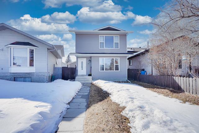 17 Martingrove Court Ne, House detached with 4 bedrooms, 2 bathrooms and 3 parking in Calgary AB | Image 1