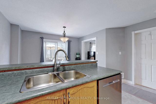 73 Downing Cres, House attached with 3 bedrooms, 3 bathrooms and 3 parking in Barrie ON | Image 6