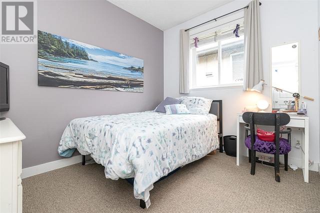 953 Cavalcade Terr, House detached with 5 bedrooms, 3 bathrooms and 2 parking in Langford BC | Image 16