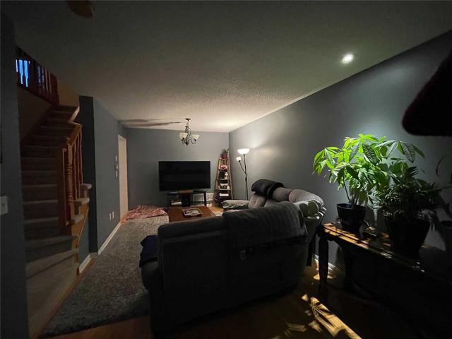 1585 Gowling Terr, House semidetached with 3 bedrooms, 3 bathrooms and 2 parking in Milton ON | Image 7