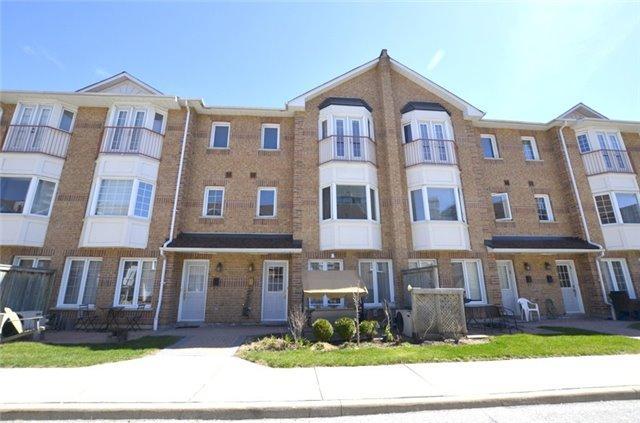 96 - 151 Townsgate Dr, Townhouse with 3 bedrooms, 3 bathrooms and 31 parking in Vaughan ON | Image 1