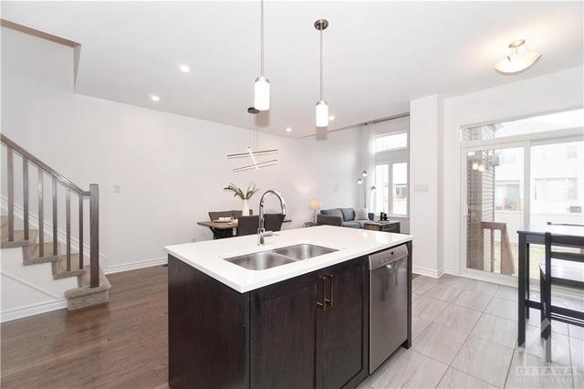805 Atrium Ridge, Townhouse with 3 bedrooms, 3 bathrooms and 2 parking in Ottawa ON | Image 12