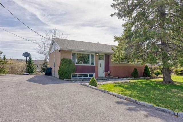 1429 Avondale Crescent, House detached with 4 bedrooms, 1 bathrooms and 5 parking in Kingston ON | Image 12