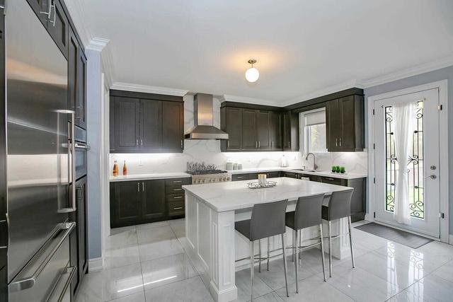 41 Blackberry Valley Cres, House detached with 4 bedrooms, 6 bathrooms and 9 parking in Caledon ON | Image 2