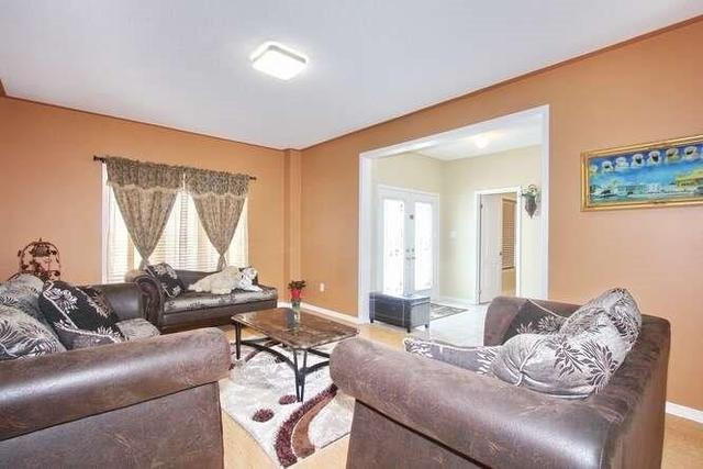 80 Haviland Circ, House detached with 5 bedrooms, 4 bathrooms and 6 parking in Brampton ON | Image 3