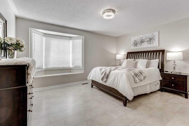 678 Dolby Cres, House detached with 3 bedrooms, 3 bathrooms and 1 parking in Milton ON | Image 12