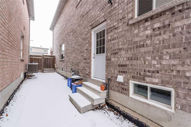 59 Manordale Cres, House semidetached with 3 bedrooms, 4 bathrooms and 4 parking in Vaughan ON | Image 32