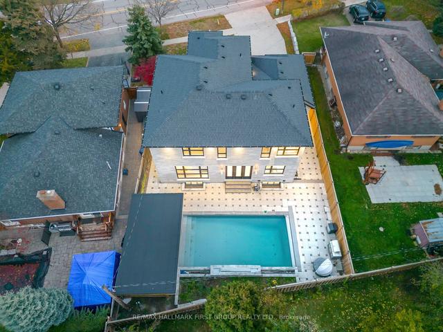 246 Edenbridge Dr, House detached with 4 bedrooms, 5 bathrooms and 6 parking in Toronto ON | Image 33
