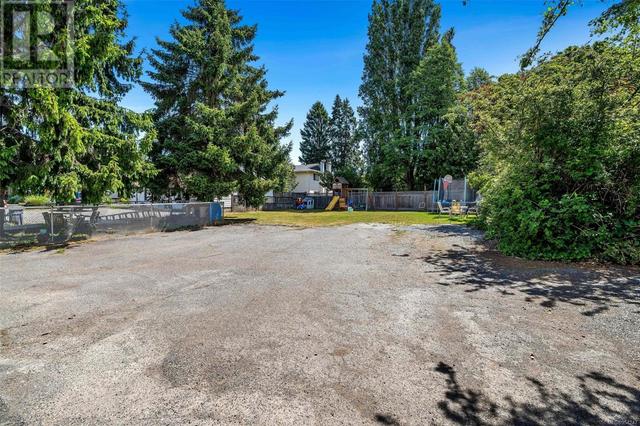 4307 Tyndall Ave, House detached with 3 bedrooms, 2 bathrooms and 2 parking in Saanich BC | Image 32
