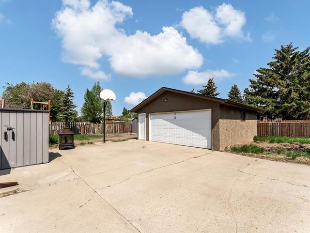 2053 10 Avenue Ne, House detached with 4 bedrooms, 2 bathrooms and 6 parking in Medicine Hat AB | Image 42