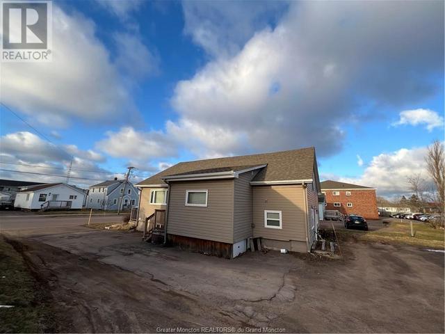 110 Connolly St, House detached with 6 bedrooms, 2 bathrooms and null parking in Moncton NB | Image 34