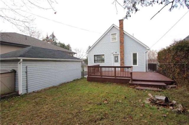 253 Sinclair Ave, House detached with 3 bedrooms, 3 bathrooms and 5 parking in Oshawa ON | Image 11