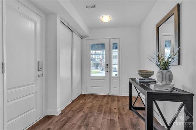 504 Clemency Crescent, Townhouse with 2 bedrooms, 2 bathrooms and 2 parking in Ottawa ON | Image 3