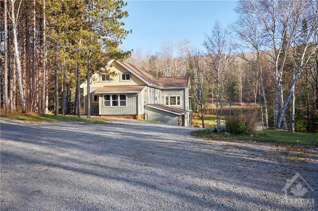 24927 Highway 41 Highway, House detached with 4 bedrooms, 3 bathrooms and 15 parking in Addington Highlands ON | Image 1