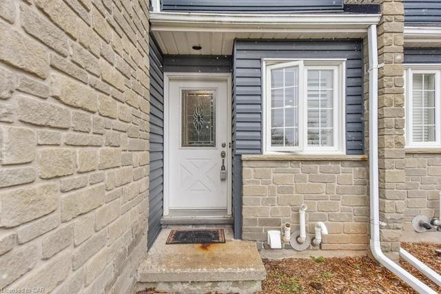 10 - 199 Saginaw Parkway, House attached with 3 bedrooms, 2 bathrooms and 2 parking in Cambridge ON | Image 4