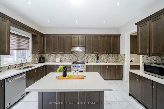 52 Fanning Tr, House detached with 4 bedrooms, 4 bathrooms and 4 parking in Brampton ON | Image 4