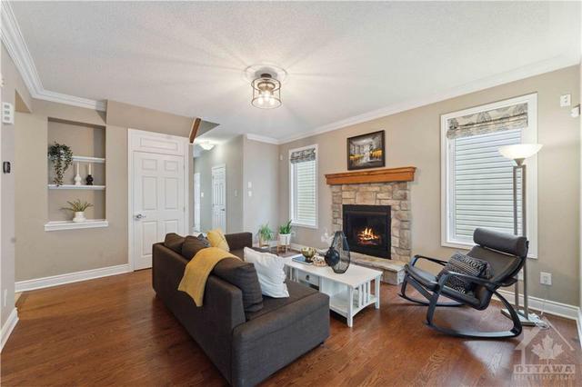 59 Bristling Crescent, House detached with 4 bedrooms, 3 bathrooms and 4 parking in Ottawa ON | Image 2
