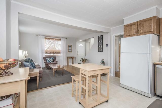 41 Redwood Ave, House detached with 3 bedrooms, 1 bathrooms and 6 parking in Cambridge ON | Image 2