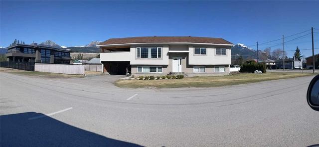 701 8th St, House detached with 3 bedrooms, 3 bathrooms and 4 parking in Golden BC | Image 11