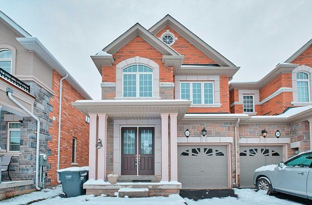 8 Pennycross Cres, House attached with 3 bedrooms, 4 bathrooms and 3 parking in Brampton ON | Card Image