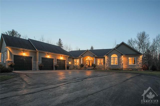 173 Wilbert Cox Drive, House detached with 5 bedrooms, 4 bathrooms and 8 parking in Ottawa ON | Image 2