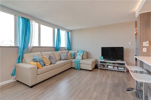 Sph12 - 3695 Kaneff Cres, Condo with 3 bedrooms, 2 bathrooms and 2 parking in Mississauga ON | Image 2