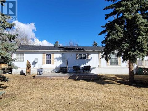 7848 97 Avenue, Home with 3 bedrooms, 2 bathrooms and 2 parking in Peace River AB | Card Image