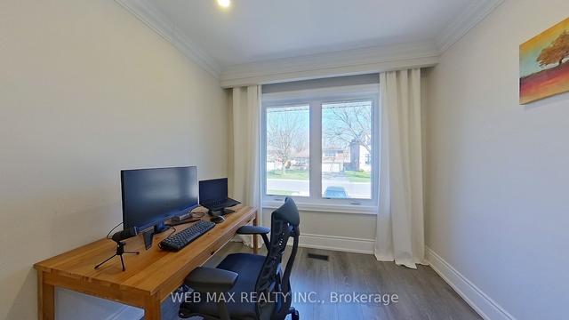 129 Betty Ann Dr, House detached with 3 bedrooms, 2 bathrooms and 8 parking in Toronto ON | Image 3