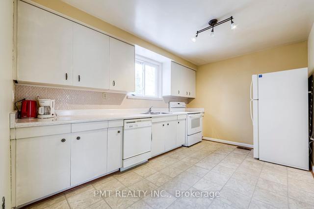 main - 124 Edinborough Crt, House other with 3 bedrooms, 1 bathrooms and 1 parking in Toronto ON | Image 23