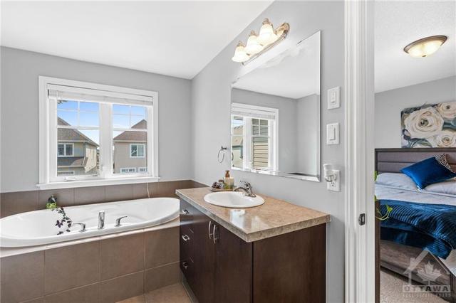 2482 Regatta Avenue, Townhouse with 3 bedrooms, 3 bathrooms and 3 parking in Ottawa ON | Image 16