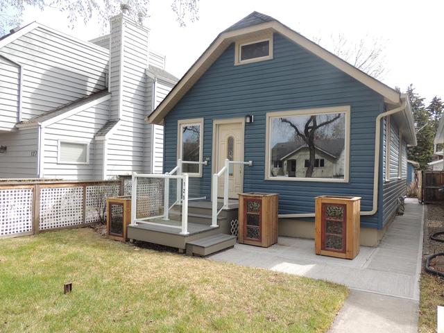 125 11 Avenue Ne, House detached with 2 bedrooms, 1 bathrooms and 2 parking in Calgary AB | Image 1