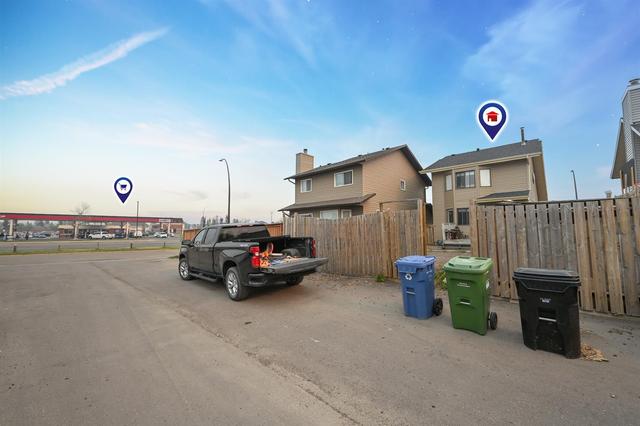 92 Martingrove Way, House detached with 4 bedrooms, 3 bathrooms and 3 parking in Calgary AB | Image 2