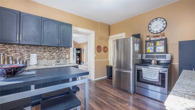 91 Victoria St, House detached with 3 bedrooms, 1 bathrooms and 2 parking in Brantford ON | Image 2